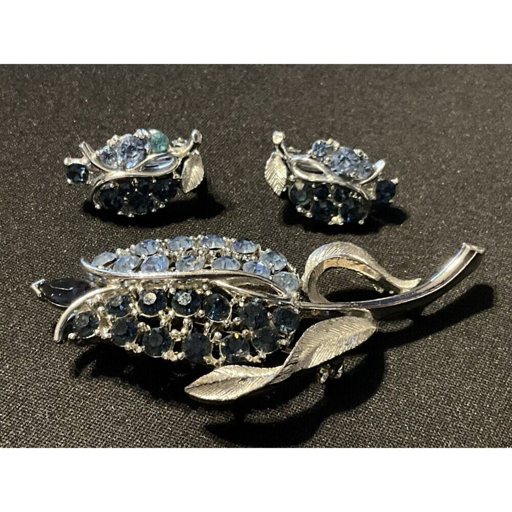 Lisner Light & Dark Blue Faceted Rhinestone Tulip Brooch & Clip On Earrings